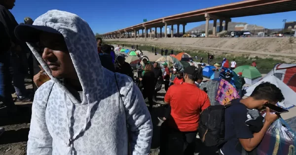 Venezolanos protestan en la frontera con EUA por las estrictas medidas migratorias