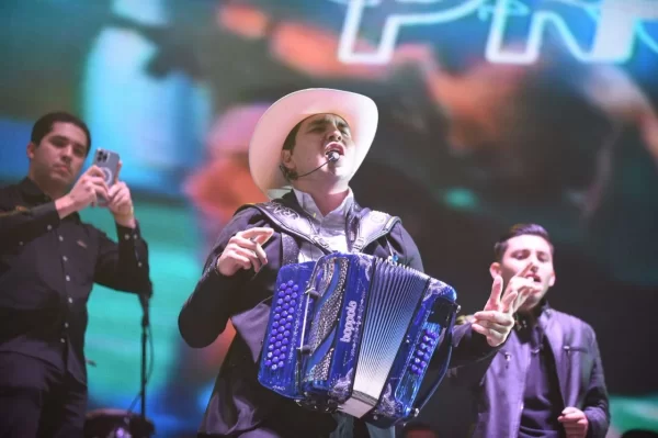 Navarro celebra ‘éxito’ del concierto de Alfredo Olivas y Marca Registrada en Guanajuato