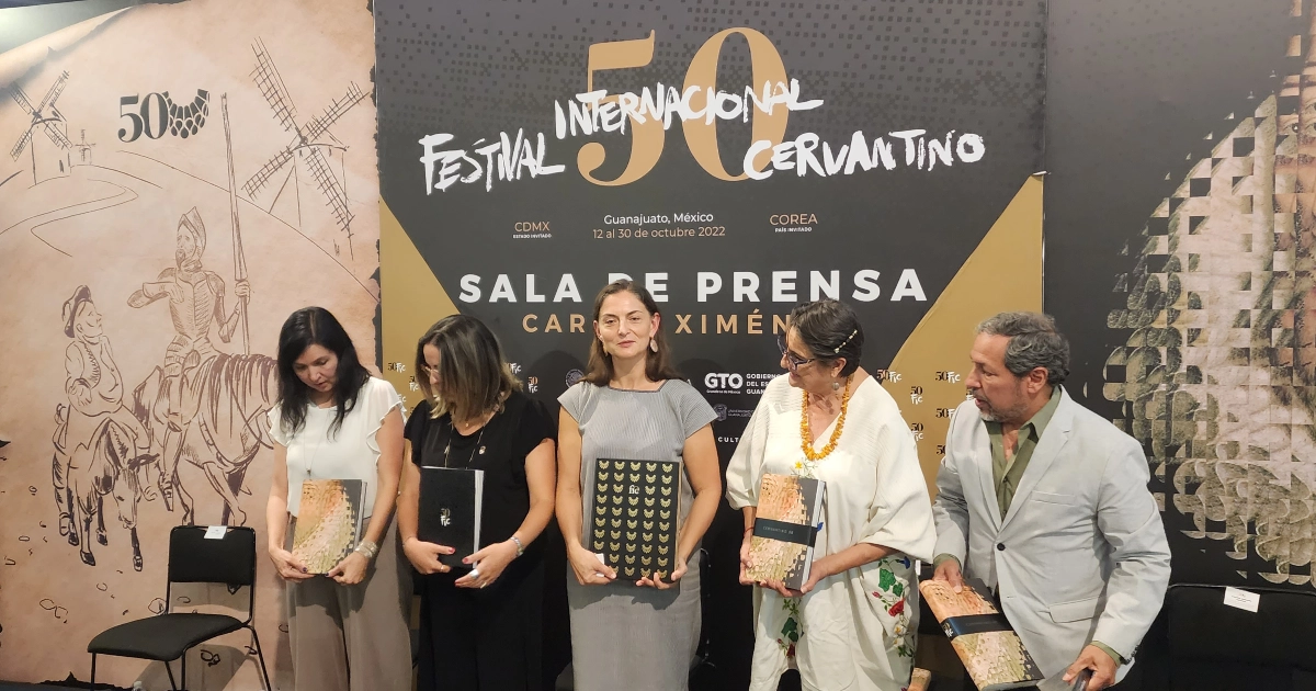 Nuevo libro resume de 50 años del Cervantino y su impacto en la identidad guanajuatense