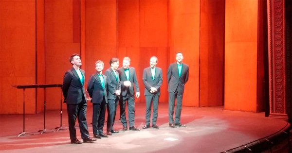 The King’s Singers conquista con Songbirds al público del 50 FIC en su último día