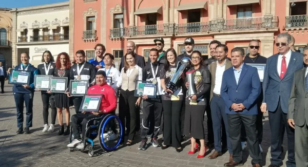 Las Abejas reciben distintivo “Soy de León” tras ganar campeonato