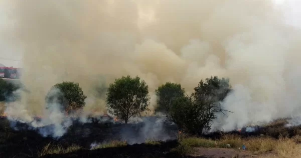 Quema de esquilmos ‘sofoca’ al suroeste de Guanajuato