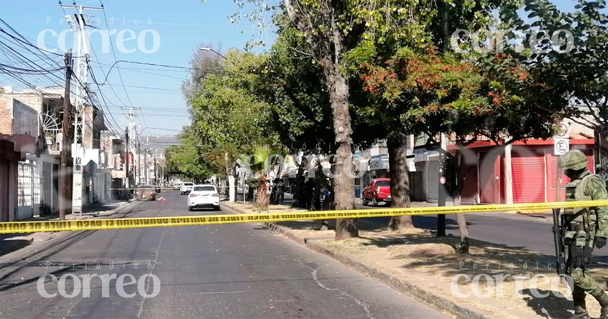 Hombres son atacados cuando estacionaban su auto en bulevar de León; uno muere