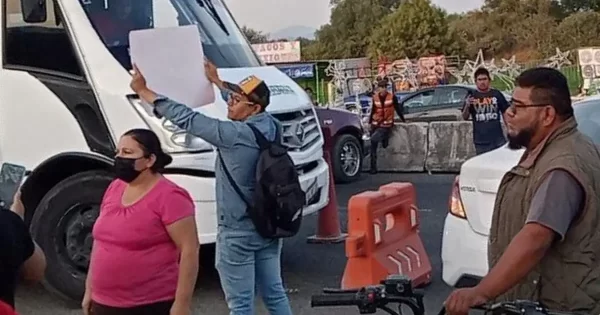 SCT cierra acceso a El Castillo de Apaseo el Grande, vecinos bloquean en protesta