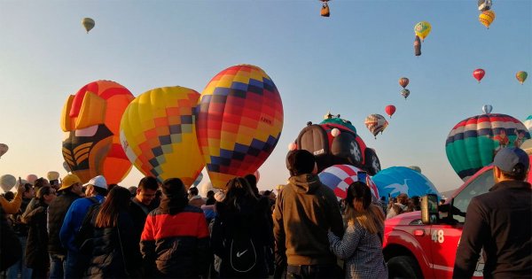 Arranca FIG en León con espectáculo de colores en el aire en el Metropolitano