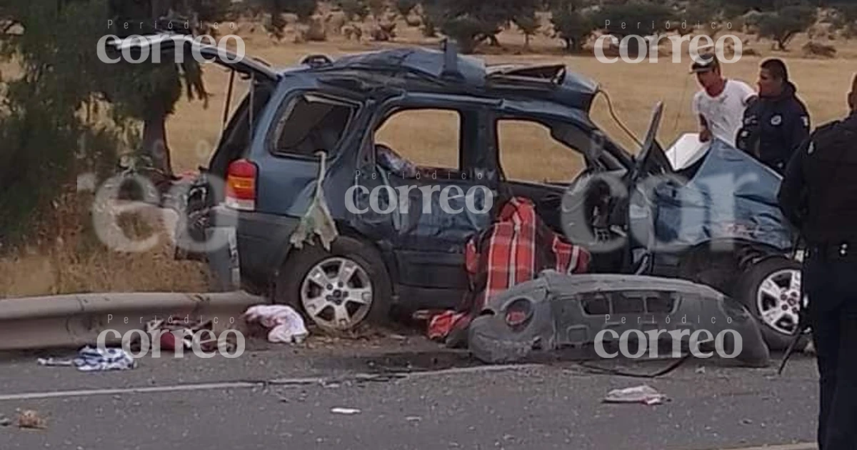 Mueren 5 integrantes de una familia al ser embestidos por autobús en San Felipe