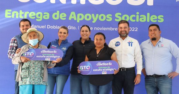 Cambian la Vida de Más de 600 dobladenses con la entrega de apoyos sociales