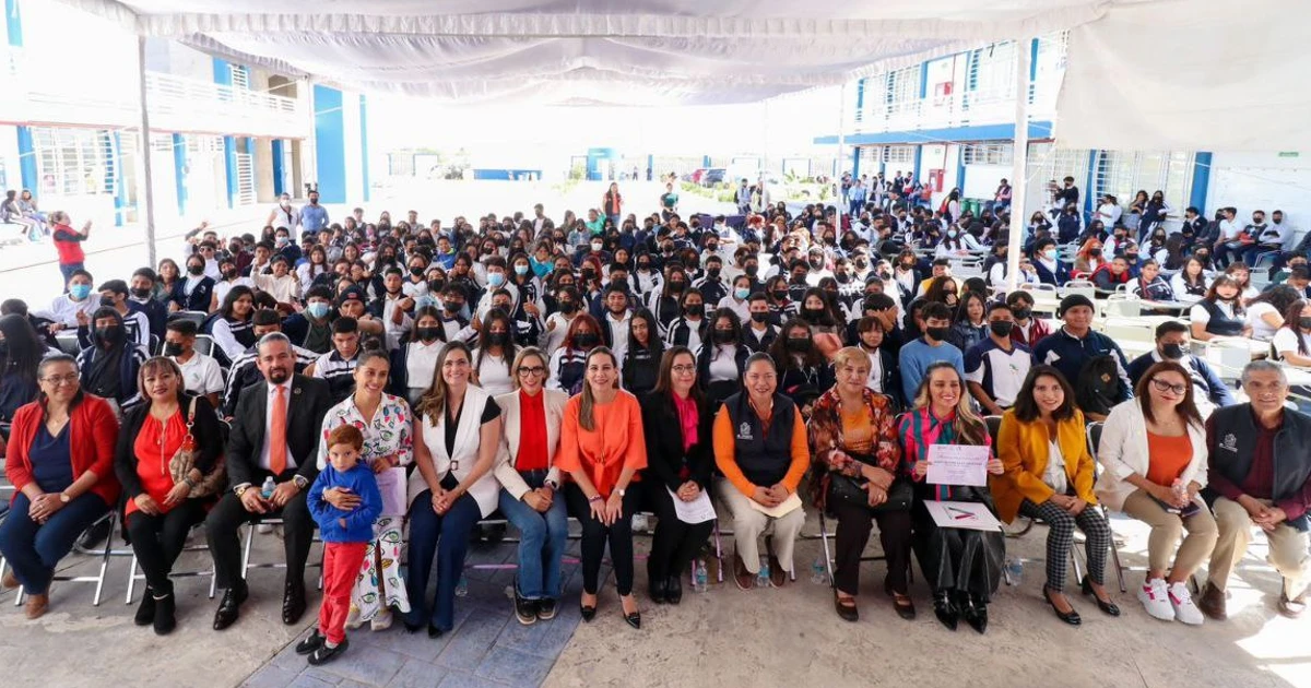 Lorena Alfaro ofrece conferencia a jóvenes en el Día Internacional Contra la Violencia a las Mujeres