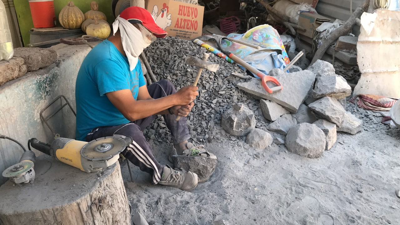 Molcajetes en El Tlacuache, perdura tradición en el tiempo