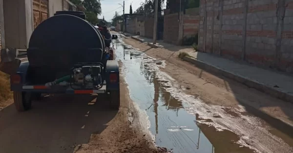 Tras crisis de aguas negras, atienden alcantarillas en comunidad de San José Iturbide