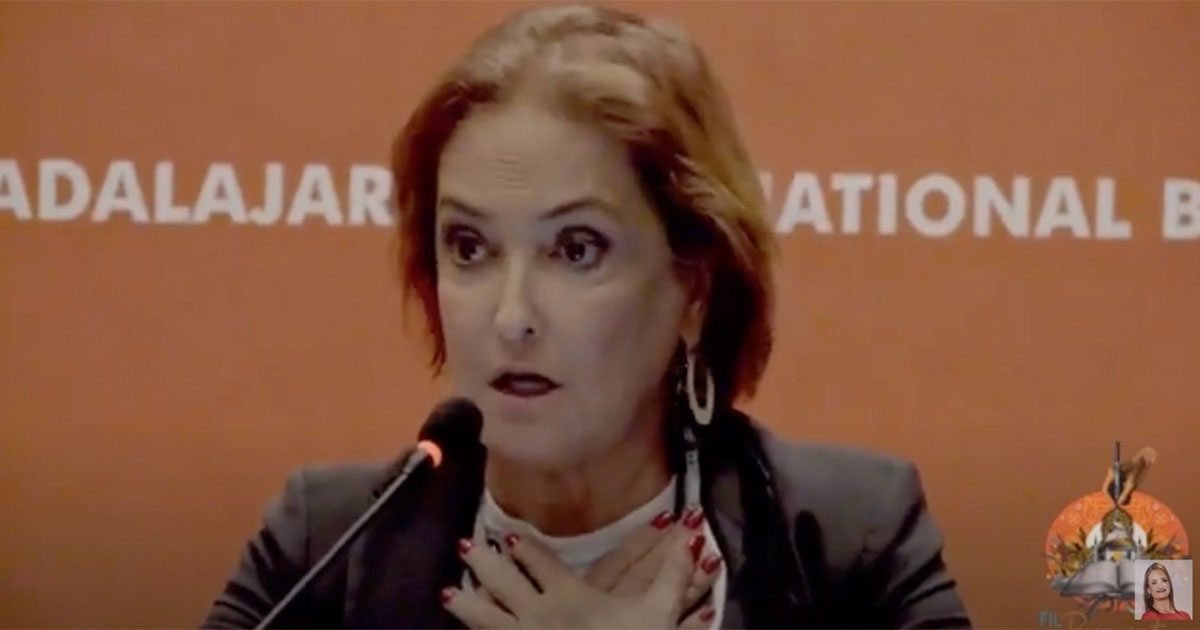 Abuchean y critican a Patricia Armendáriz en la FIL de Guadalajara por defender a AMLO