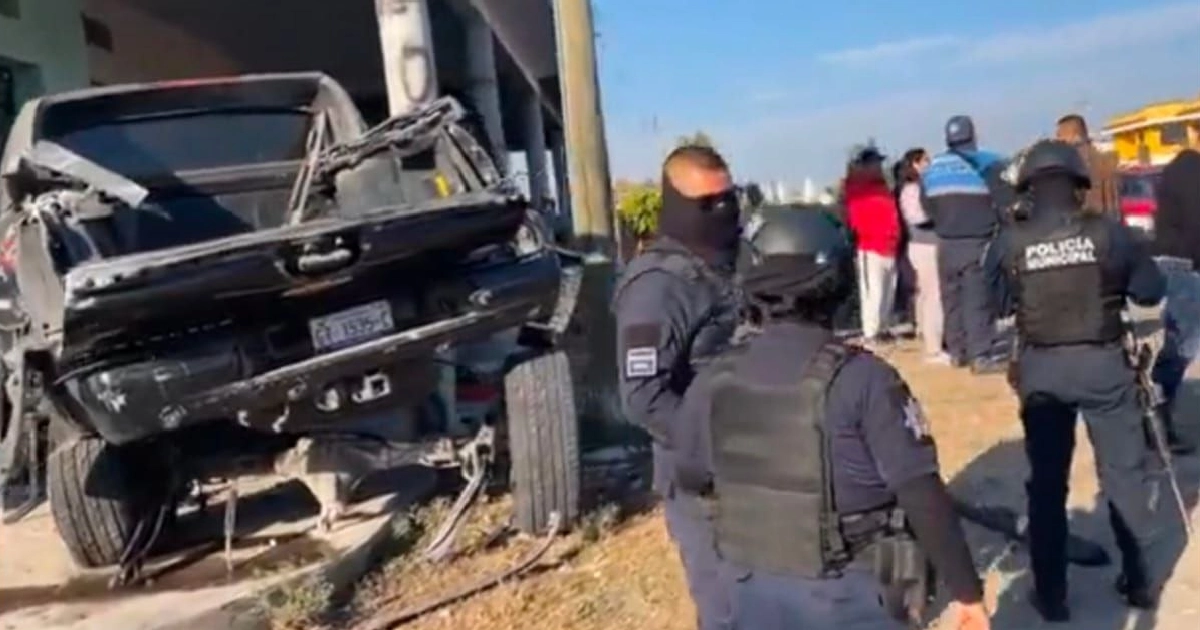 Camioneta se impacta contra una casa en Acámbaro; hay cinco lesionados