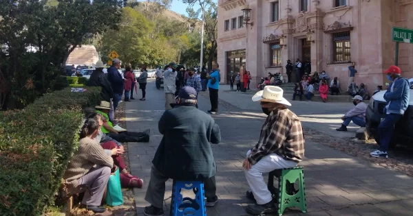 Exbraceros se manifiestan en Guanajuato para exigir un fondo de ahorro