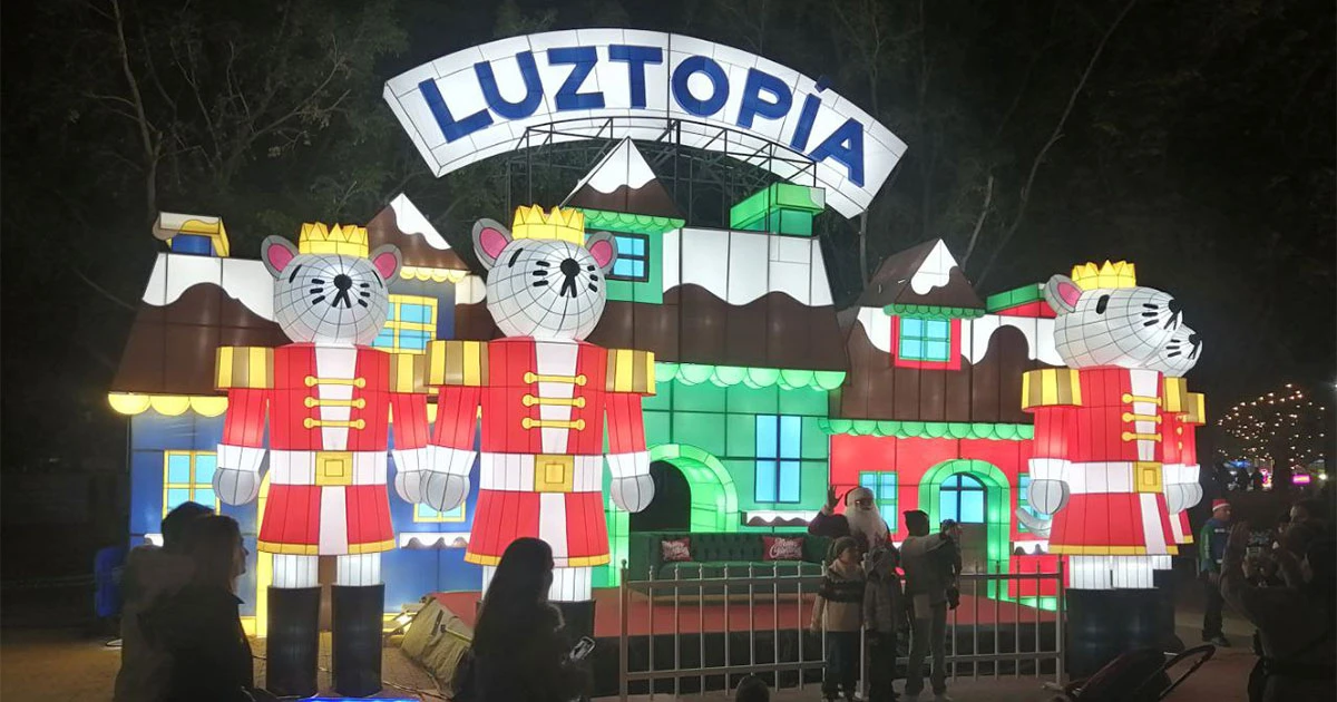 Con luces y mucha diversión, inauguran Luztopia en León