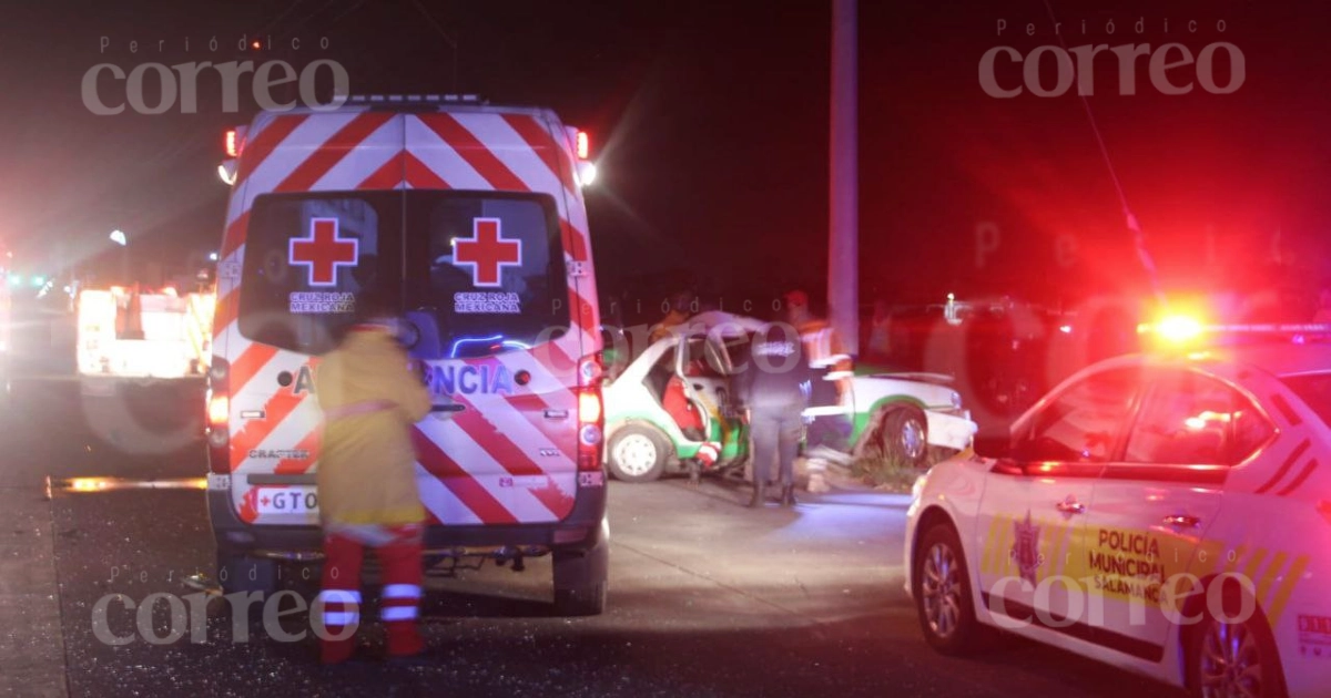 Mujer fallece en choque entre un auto y un taxi en Salamanca; hay tres heridos