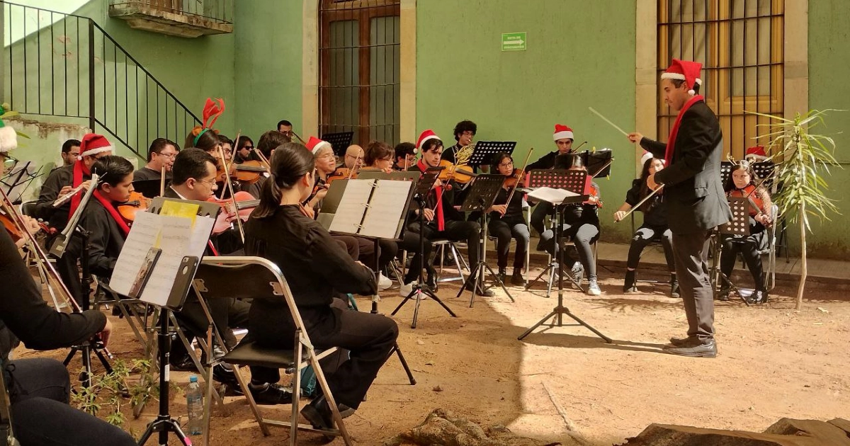 Orquesta Infantil y Juvenil de la UG brinda cálido y tradicional concierto navideño