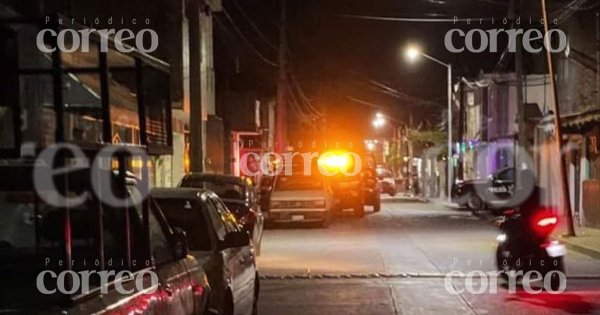 Irrumpen en casa y balean a cinco en San Francisco del Rincón; mueren dos