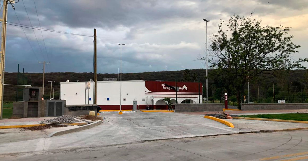 Bodega Aurrera de Yuriria no ha pagado Alumbrado Público por más de doce años