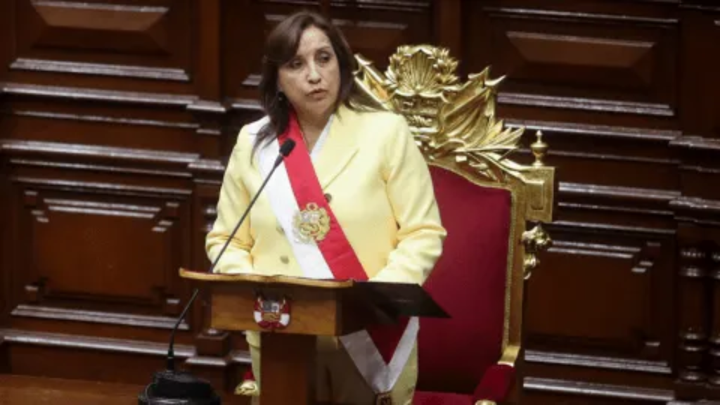 Dina Boluarte, la primera presidenta de Perú tras el fallido ‘golpe de estado’ de Castillo