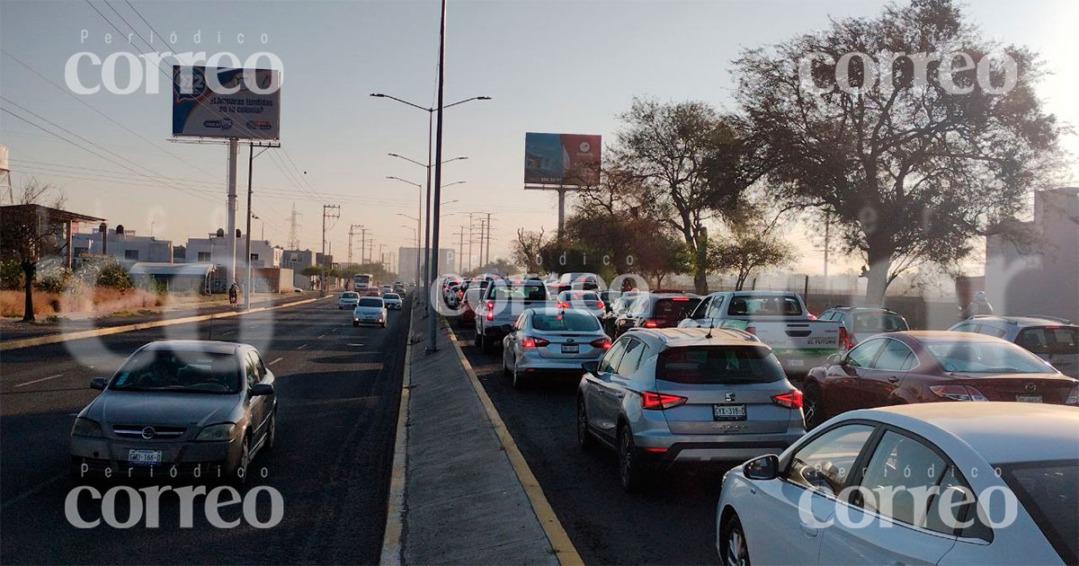 Accidente desquicia tráfico en puente de Lo de Juárez, en Irapuato