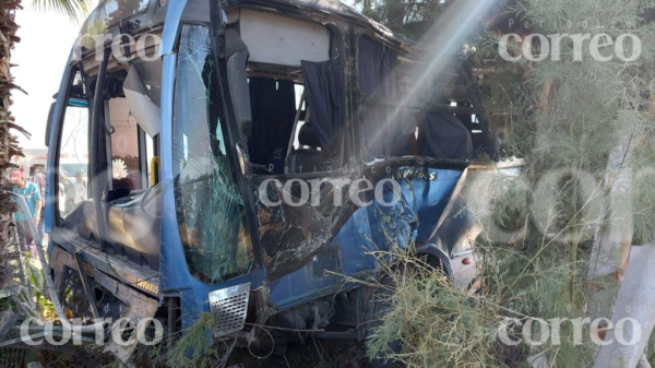 Accidente de autobús en la Romita-Silao deja a una mujer sin vida y varios lesionados