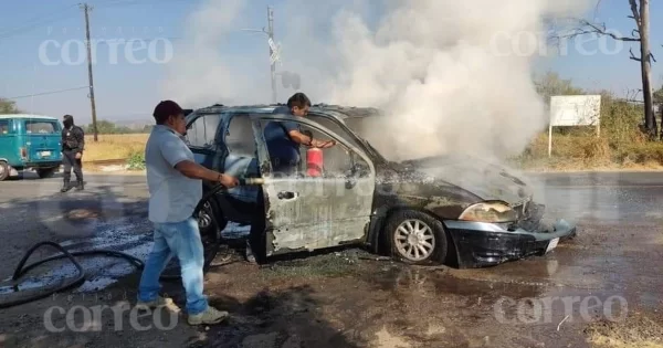 Camioneta se incendia sobre la carretera a La Moncada en Tarimoro