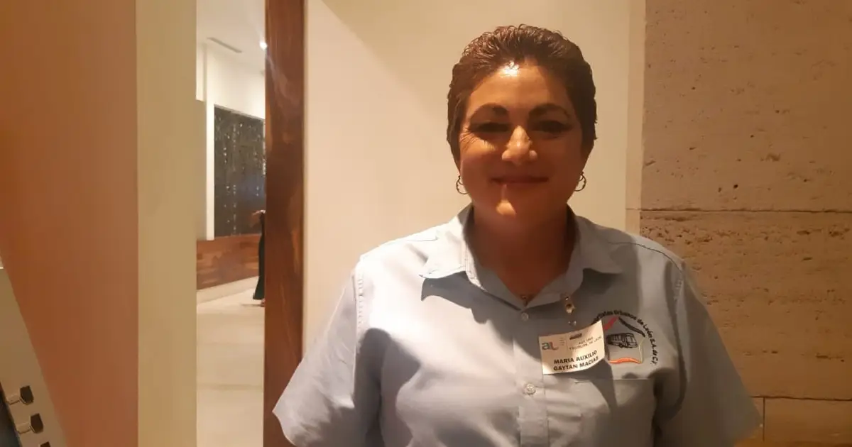 Reconocen a leonesa María Auxiliadora Gaitán como mejor conductora de urbano del año