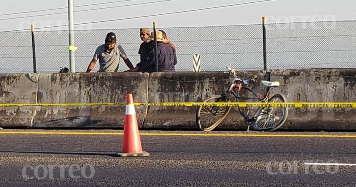 Ciclista muere atropellado mientras intentaba cruzar la carretera en Pénjamo