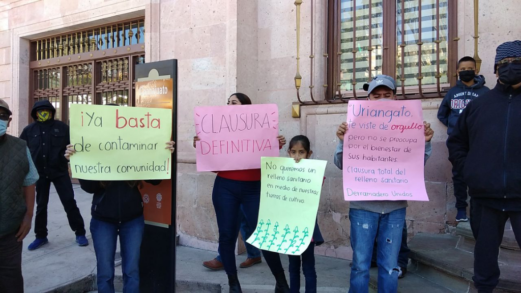 Habitantes de ‘El Derramadero’, Uriangato exigen a Sinhue cierre tiradero municipal