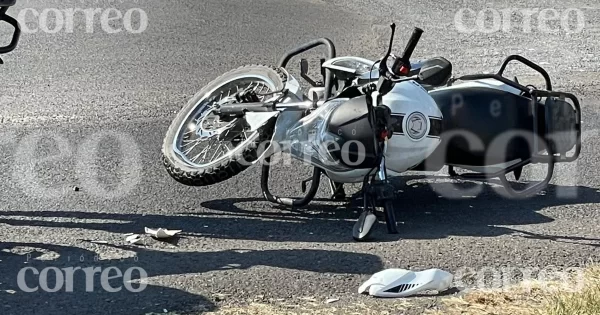 Aparatoso choque en la Irapuato – Valle de Santiago deja un motociclista lesionado