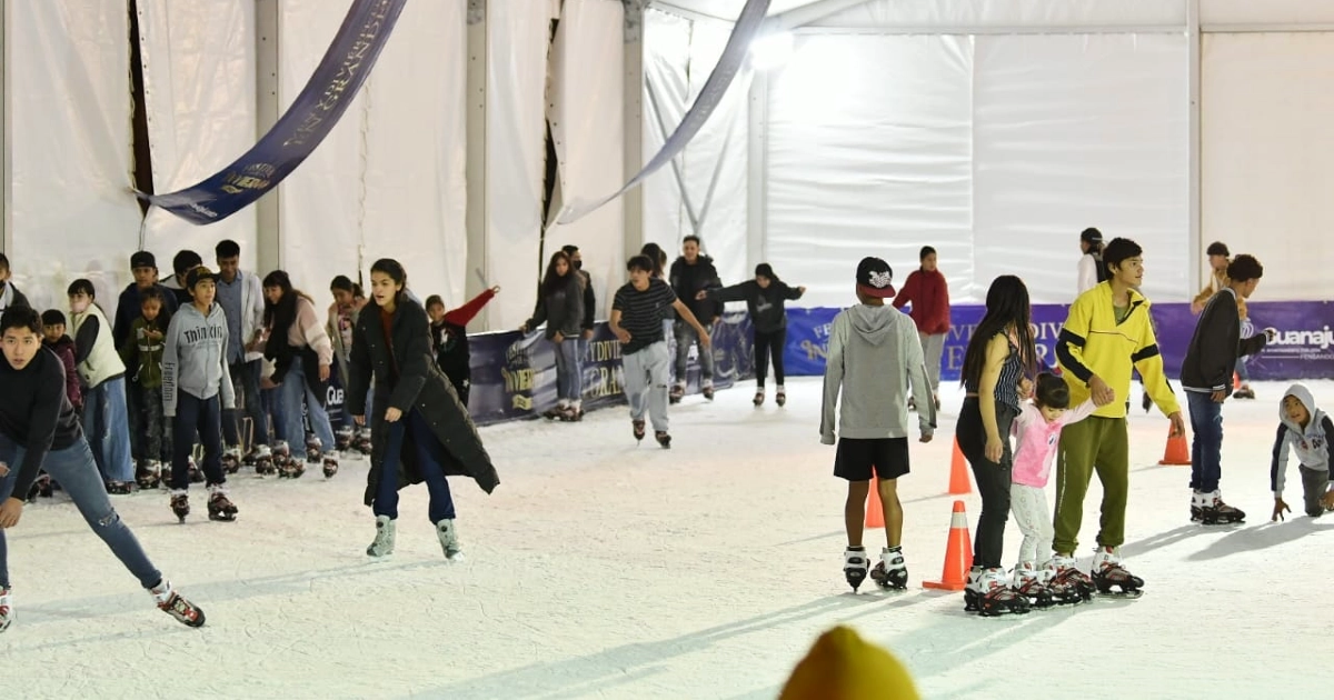 Pista de hielo de Guanajuato recibió 3 mil 500 visitantes en su primer fin de semana