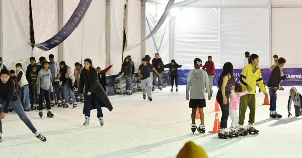 Pista de hielo de Guanajuato recibió 3 mil 500 visitantes en su primer fin de semana