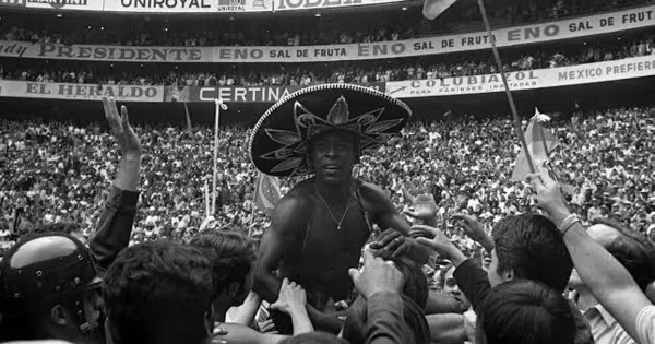 Muerte del Rey Pelé conmociona a México; hasta AMLO da sus condolencias