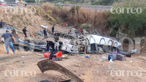 Autoridades identifican a 14 de los fallecidos en accidente de Nayarit, incluidos dos menores