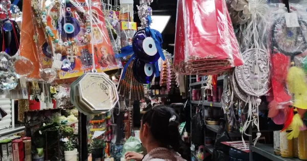 Compran los últimos días del año, tradicionales rituales para año nuevo en Celaya