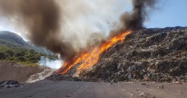 Controlan incendio en el basurero municipal de San José Iturbide