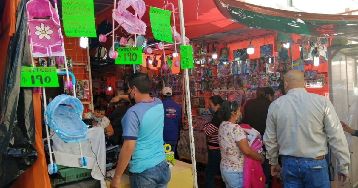 Tianguistas se preparan para fuerte bajón de ventas debido a la Feria de León