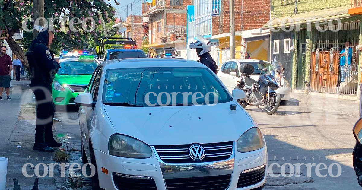 Sicarios en camioneta BMW atacan a hombre que lavaba su carro en León