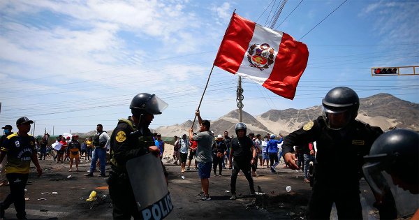 Nuevas protestas violentas en Perú dejan 17 muertos, entre ellos una adolescente