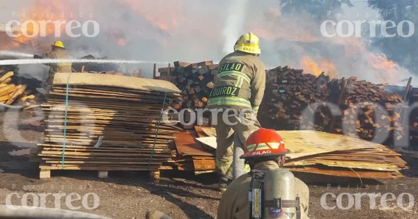 Incendio en recicladora de Silao deja varios daños materiales