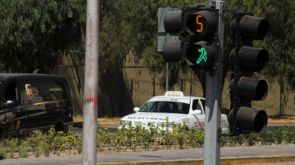 Modernización de semáforos en Celaya continuará este 2023; va al 35%