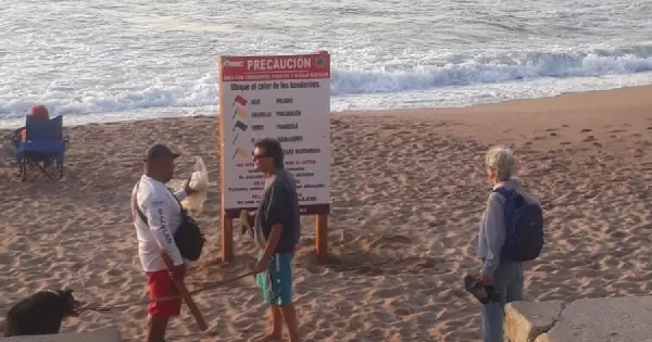 Rescatan a turista guanajuatense de 17 años en el mar de Mazatlán