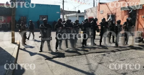 Tras intentar tomar oficinas de JUMAPA, habitantes de Rincón de Tamayo se enfrentan a policías