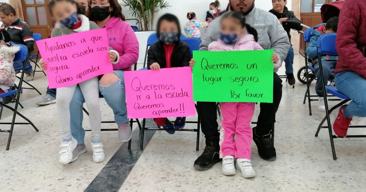 Pequeños de preescolar en San José Iturbide exigen junto a sus padres que cesen los robos