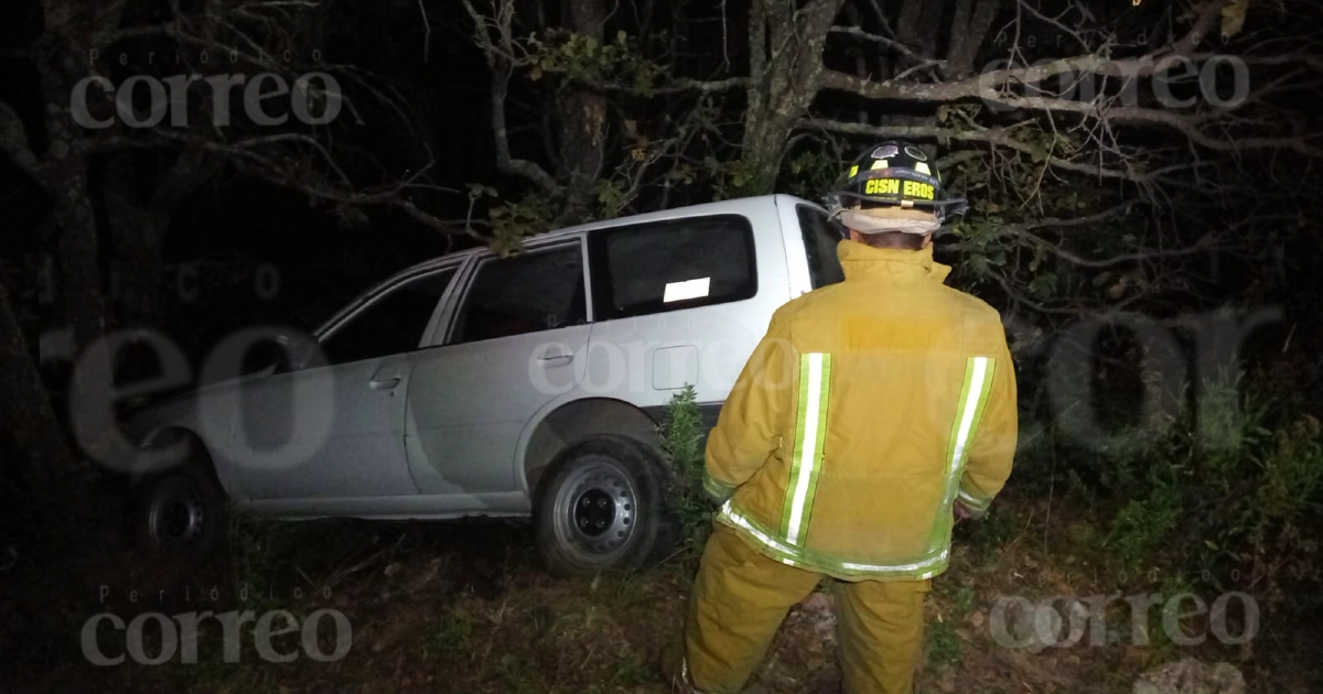 Se accidenta automóvil sobre la Guanajuato-Dolores; conductor queda lesionado