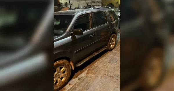 Policías de Guanajuato capital recuperan camioneta robada en Patzcuaro, Michoacán