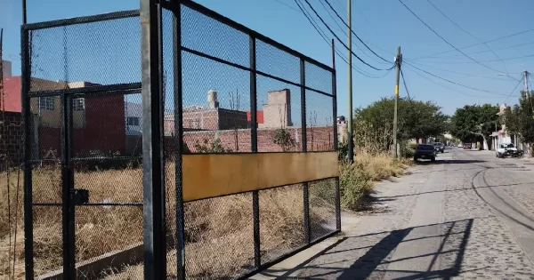 Vecinos de Álamos Oriente en Celaya se ‘enrejan’ para protegerse de los robos