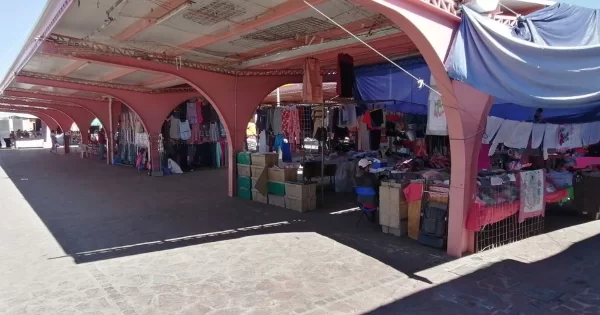 Comerciantes de la Pila Taurina en Acámbaro provocan riña contra extorsiones de líder