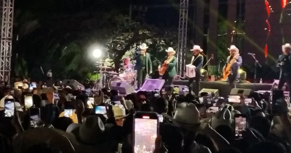 Al ritmo de los Invasores de Nuevo León, arrancan las Fiestas de la Candelaria en Pueblo Nuevo