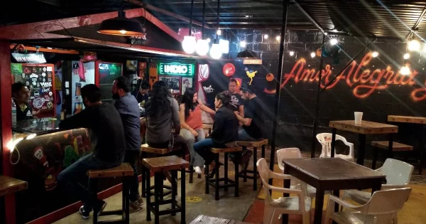 Por trámites ‘confusos’, 50% de Bares y Cantinas no renovaron la licencia de alcoholes en Irapuato